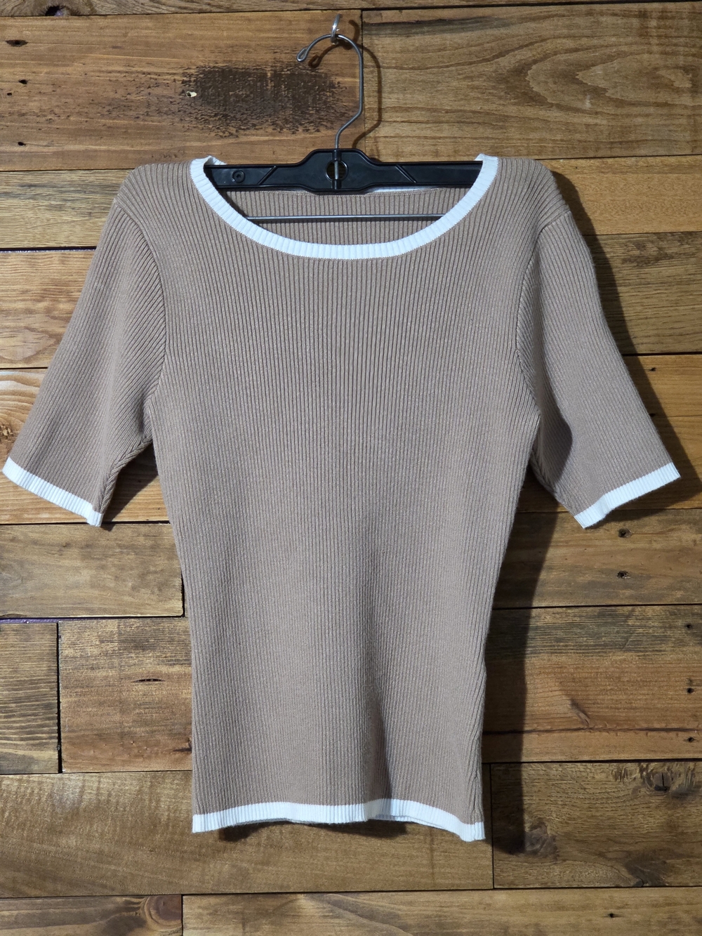 Ribbed Knit Top Taupe White Trim Fitted Crew Neck Preppy Office Sz M 28 Bust